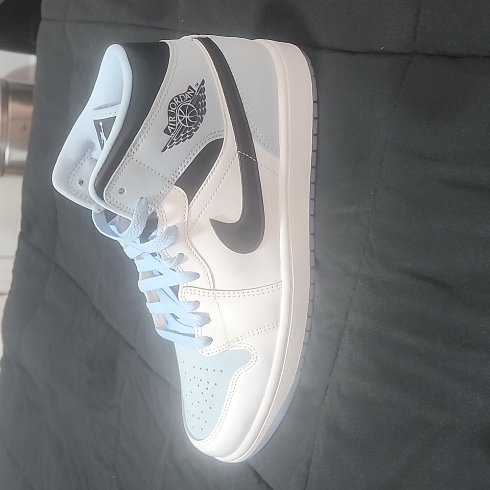 Jordan Mid Ice Blue